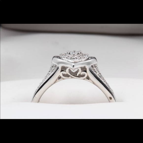 Beautiful 1/6 Carat Diamond Heart Silver Ring Sz 7 - Picture 4 of 8